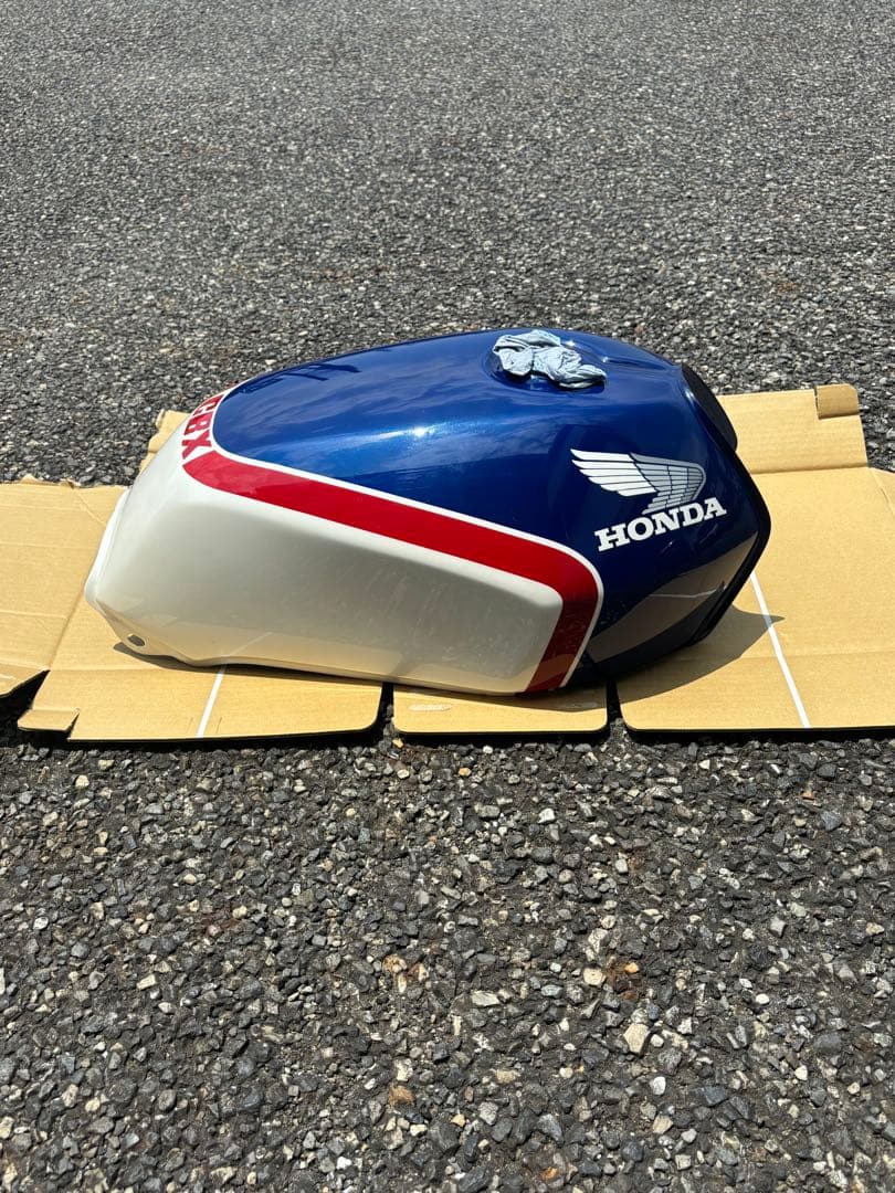 CBX400F タンク ペイント済み 鑑賞用だったCBR400Fエンジン用 CBX400F タンク ペイント済み 鑑賞用だったCBR400Fエンジン用